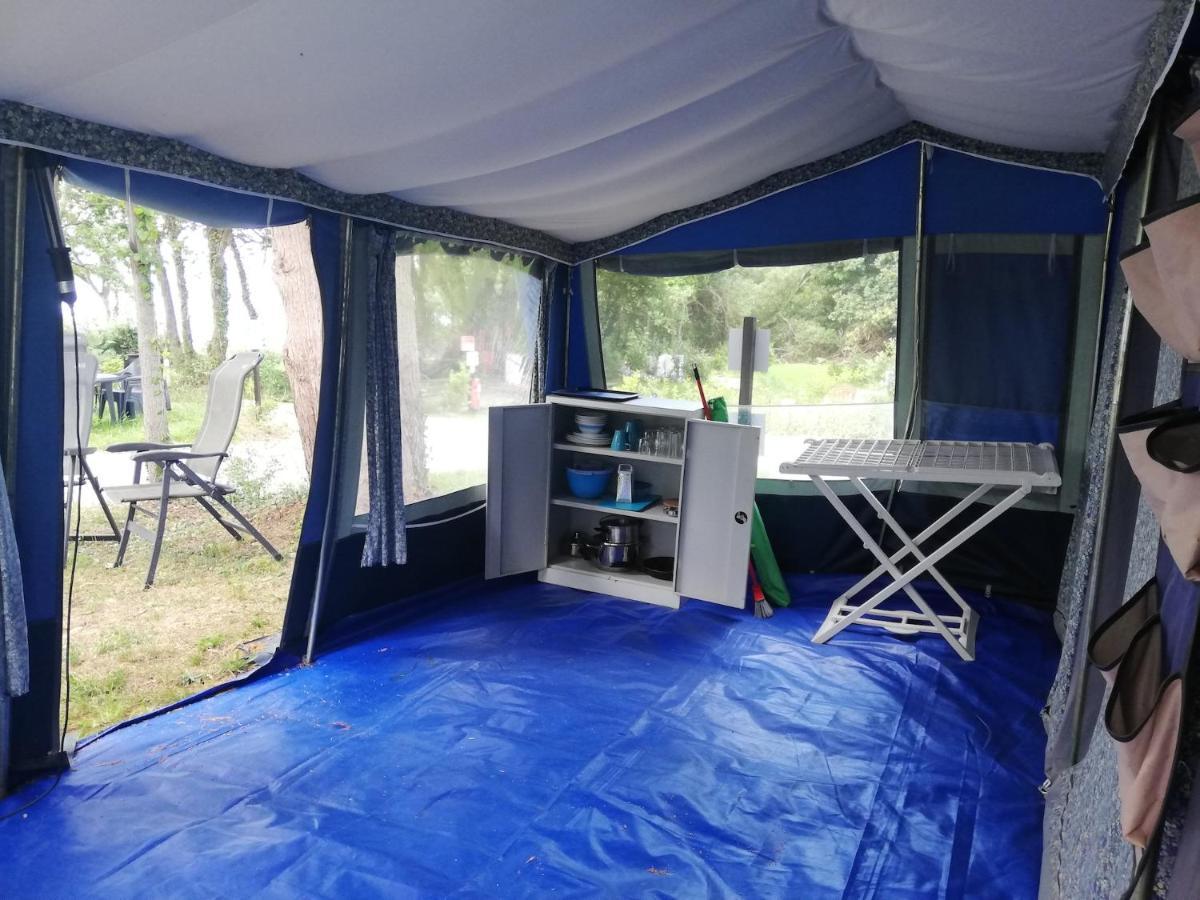 Hebergements Camping "Les Pieds Dans L'Eau" Κροζόν Εξωτερικό φωτογραφία